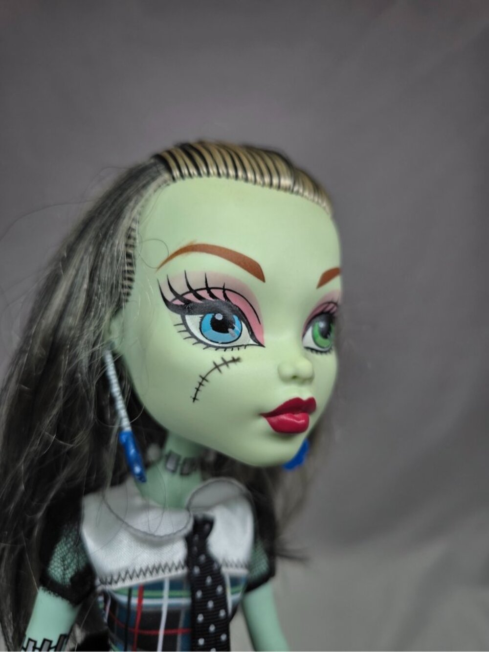 Monster High Frightfully Tall Ghouls 17’’ Frankie Stein Doll with stand - Picture 10 of 16